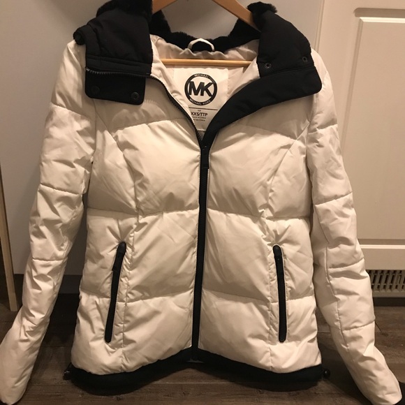 Michael Kors Women's White Puffer Jacket - Picture 5 of 5